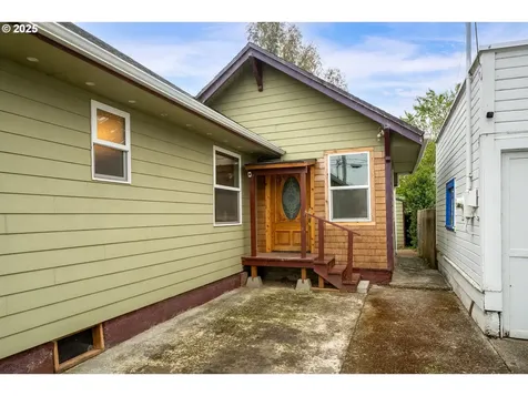 1006 Stillwell Avenue Tillamook OR 97141