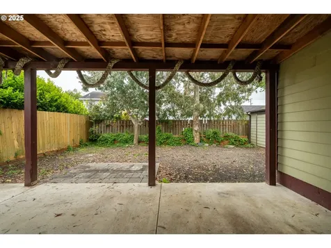 1006 Stillwell Avenue Tillamook OR 97141