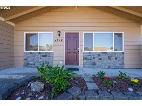 1532 Johnson Street North Bend OR 97459