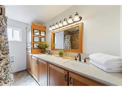 1532 Johnson Street North Bend OR 97459