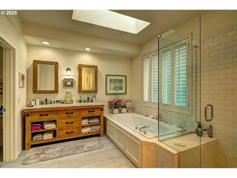 3848 NW Vardon Place Portland OR 97229