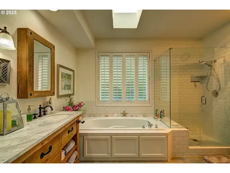 3848 NW Vardon Place Portland OR 97229