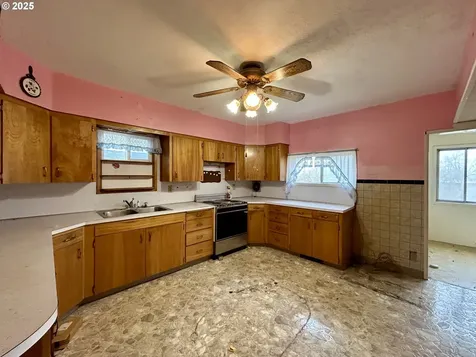 823 W 8th Street The Dalles OR 97058