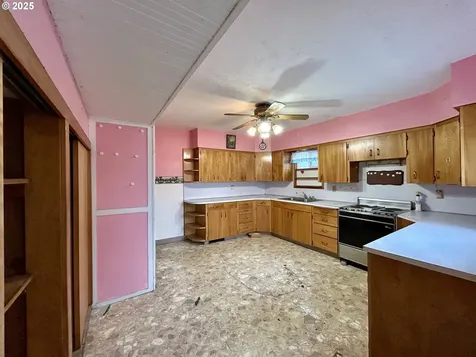 823 W 8th Street The Dalles OR 97058