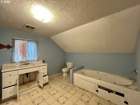 823 W 8th Street The Dalles OR 97058