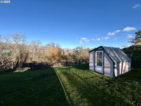 823 W 8th Street The Dalles OR 97058