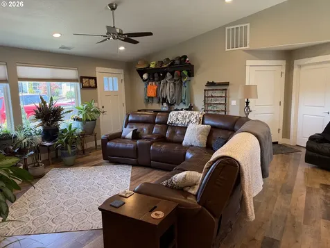 675 SE Brush Court Winston OR 97496