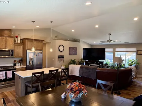 675 SE Brush Court Winston OR 97496