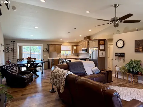 675 SE Brush Court Winston OR 97496