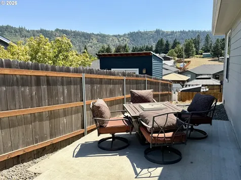 675 SE Brush Court Winston OR 97496