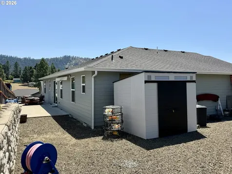 675 SE Brush Court Winston OR 97496