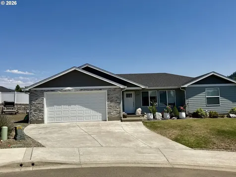675 SE Brush Court Winston OR 97496