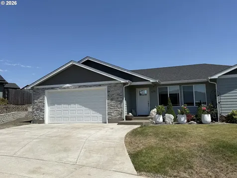 675 SE Brush Court Winston OR 97496
