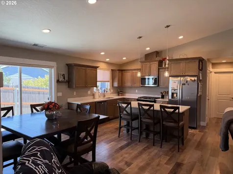 675 SE Brush Court Winston OR 97496