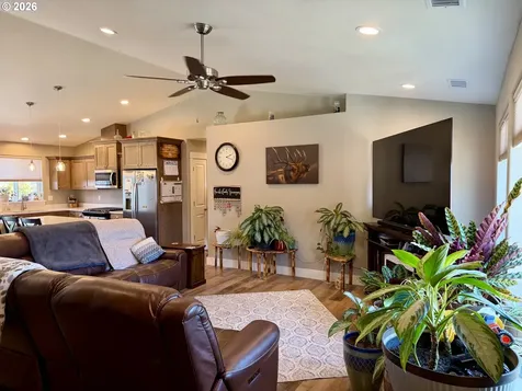 675 SE Brush Court Winston OR 97496