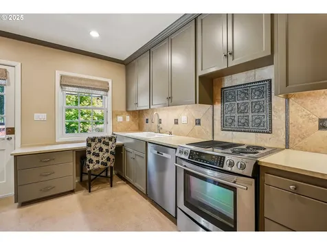5757 NE Emerson Street Portland OR 97218