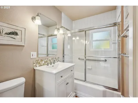 5757 NE Emerson Street Portland OR 97218