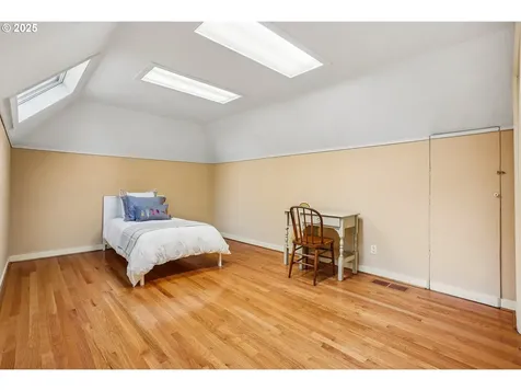 5757 NE Emerson Street Portland OR 97218