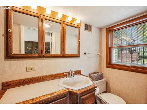 5757 NE Emerson Street Portland OR 97218