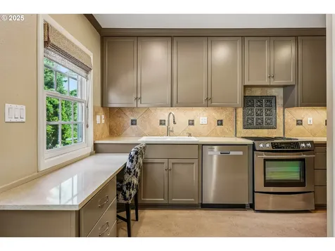 5757 NE Emerson Street Portland OR 97218