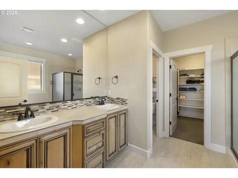 1275 S 15th Way Ridgefield WA 98642