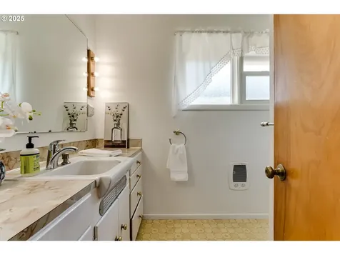 850 Spruce Street Junction City OR 97448