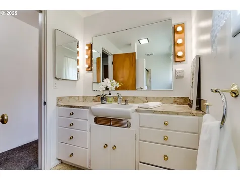 850 Spruce Street Junction City OR 97448
