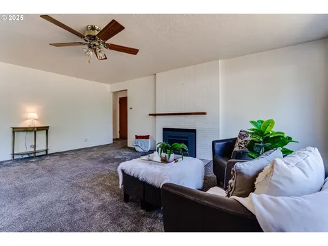 850 Spruce Street Junction City OR 97448