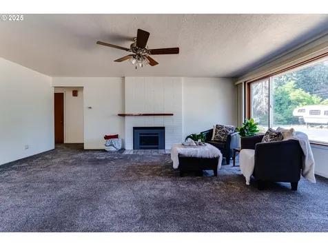 850 Spruce Street Junction City OR 97448