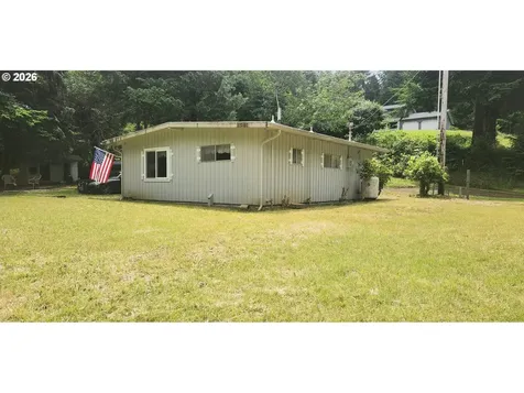 131 E Rainbow Road Waldport OR 97394