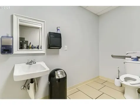 5215 SE Flavel Drive Portland OR 97206