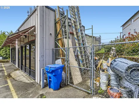 5215 SE Flavel Drive Portland OR 97206