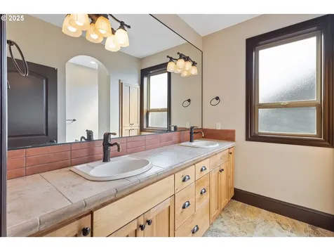 632 W T Street Washougal WA 98671