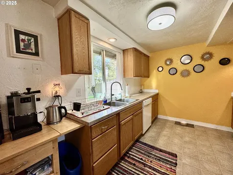 397 River Loop 2 Eugene OR 97404