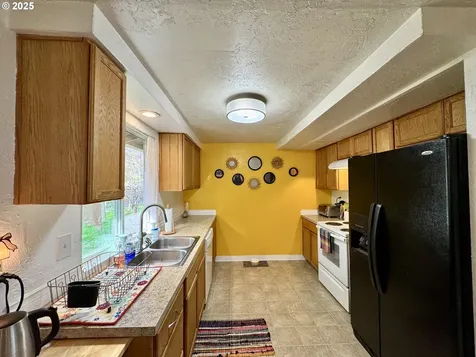 397 River Loop 2 Eugene OR 97404
