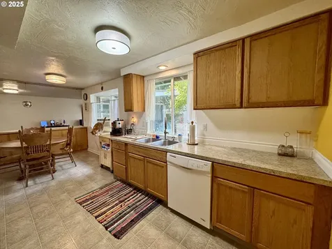397 River Loop 2 Eugene OR 97404