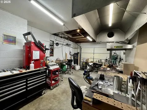 397 River Loop 2 Eugene OR 97404