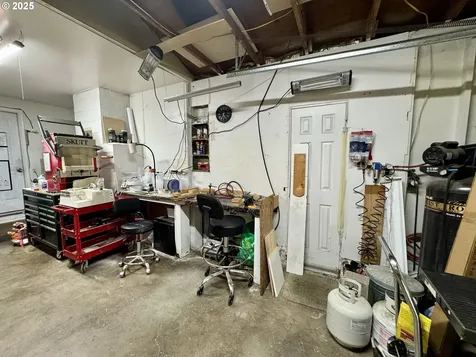 397 River Loop 2 Eugene OR 97404