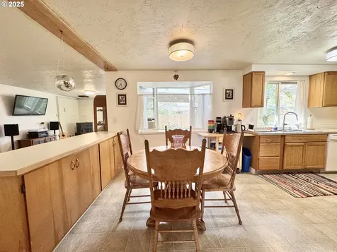 397 River Loop 2 Eugene OR 97404