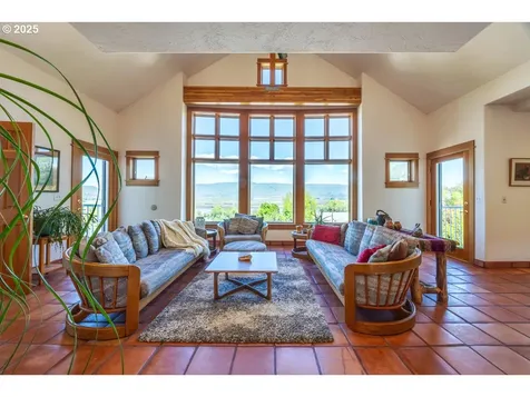2425 E 14th Street The Dalles OR 97058