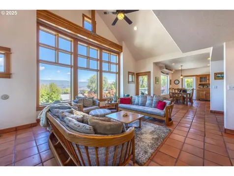 2425 E 14th Street The Dalles OR 97058