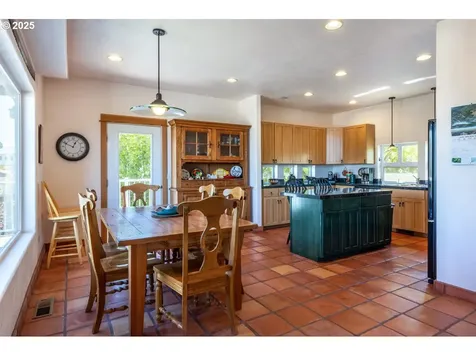 2425 E 14th Street The Dalles OR 97058