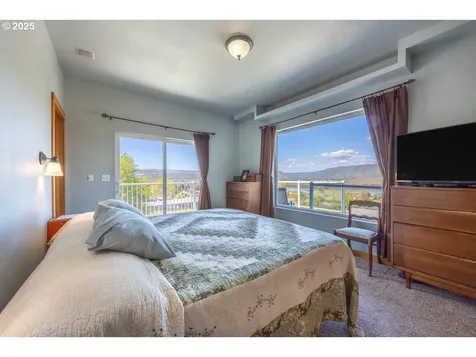 2425 E 14th Street The Dalles OR 97058