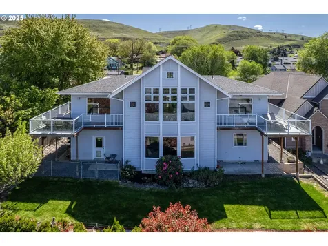 2425 E 14th Street The Dalles OR 97058
