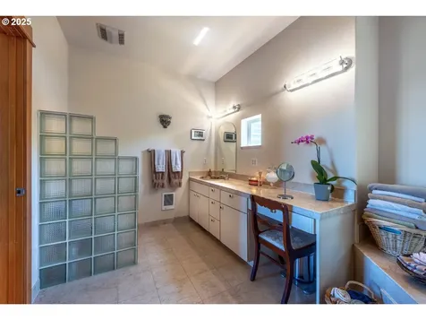 2425 E 14th Street The Dalles OR 97058