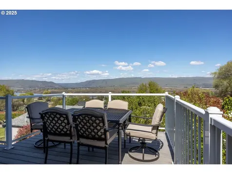 2425 E 14th Street The Dalles OR 97058