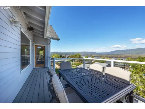 2425 E 14th Street The Dalles OR 97058