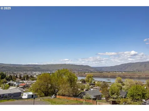 2425 E 14th Street The Dalles OR 97058