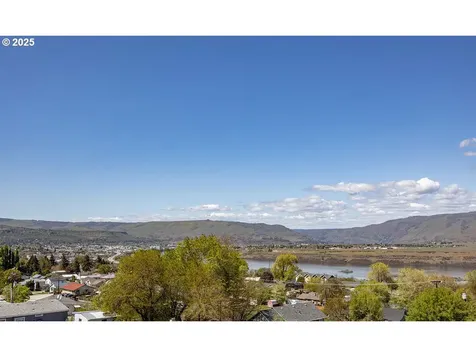 2425 E 14th Street The Dalles OR 97058