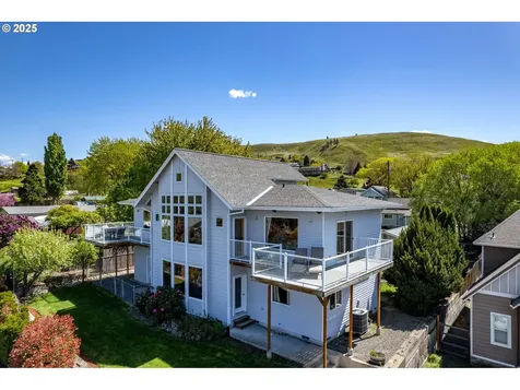2425 E 14th Street The Dalles OR 97058